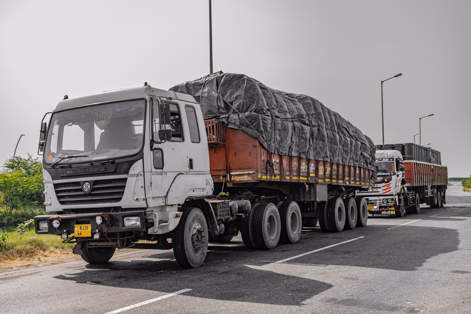 Heavy goods vehicles on a trunk route
