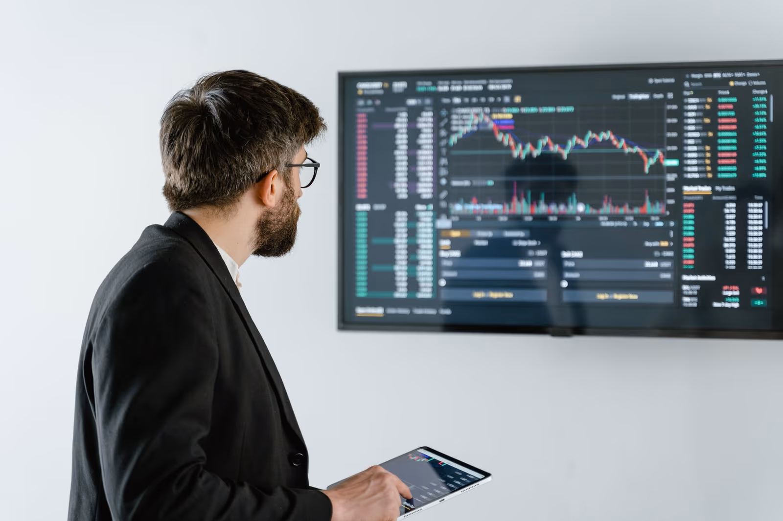 An analyst reading market data on screen