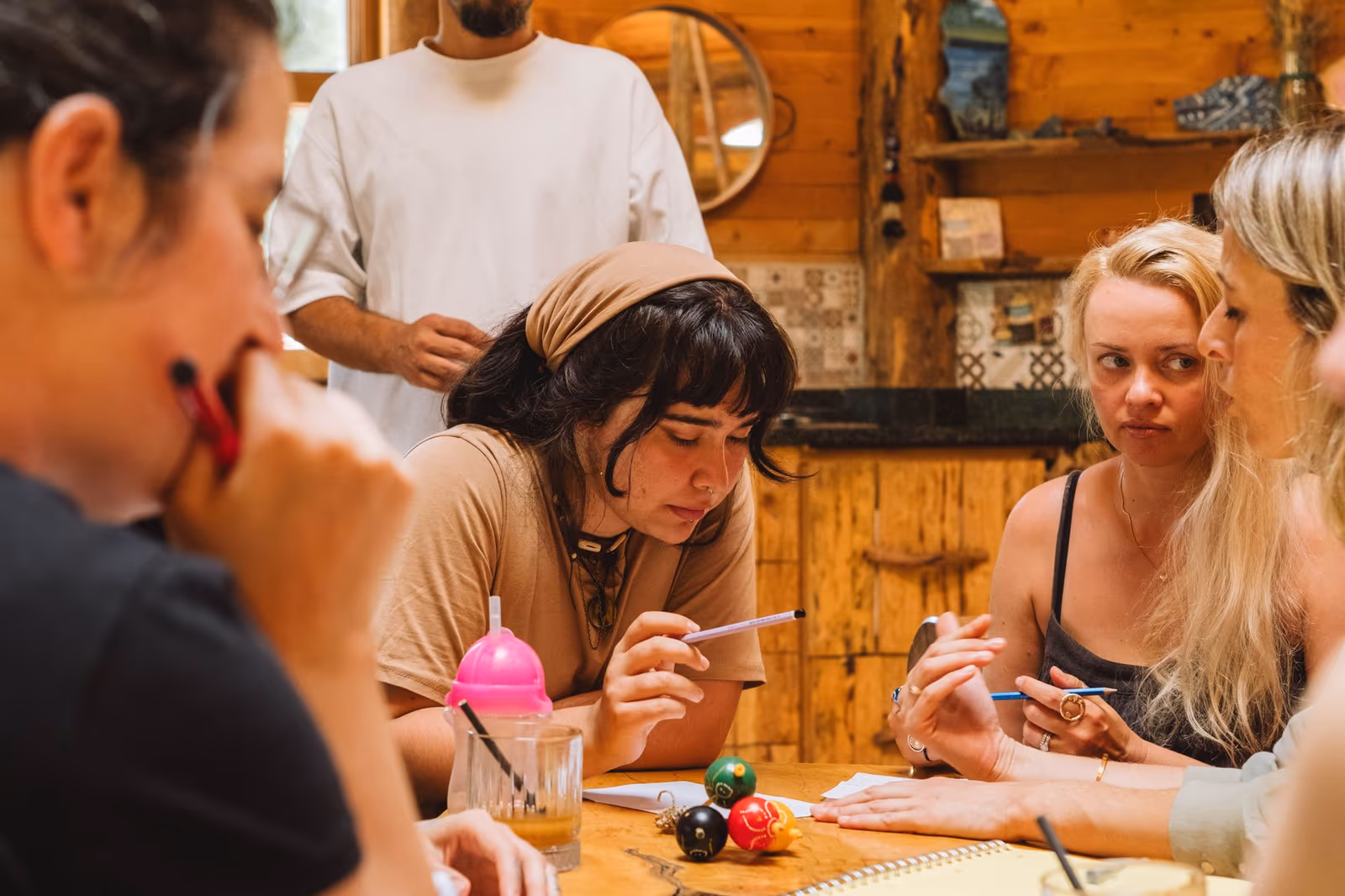 A working session with practitioners around a table