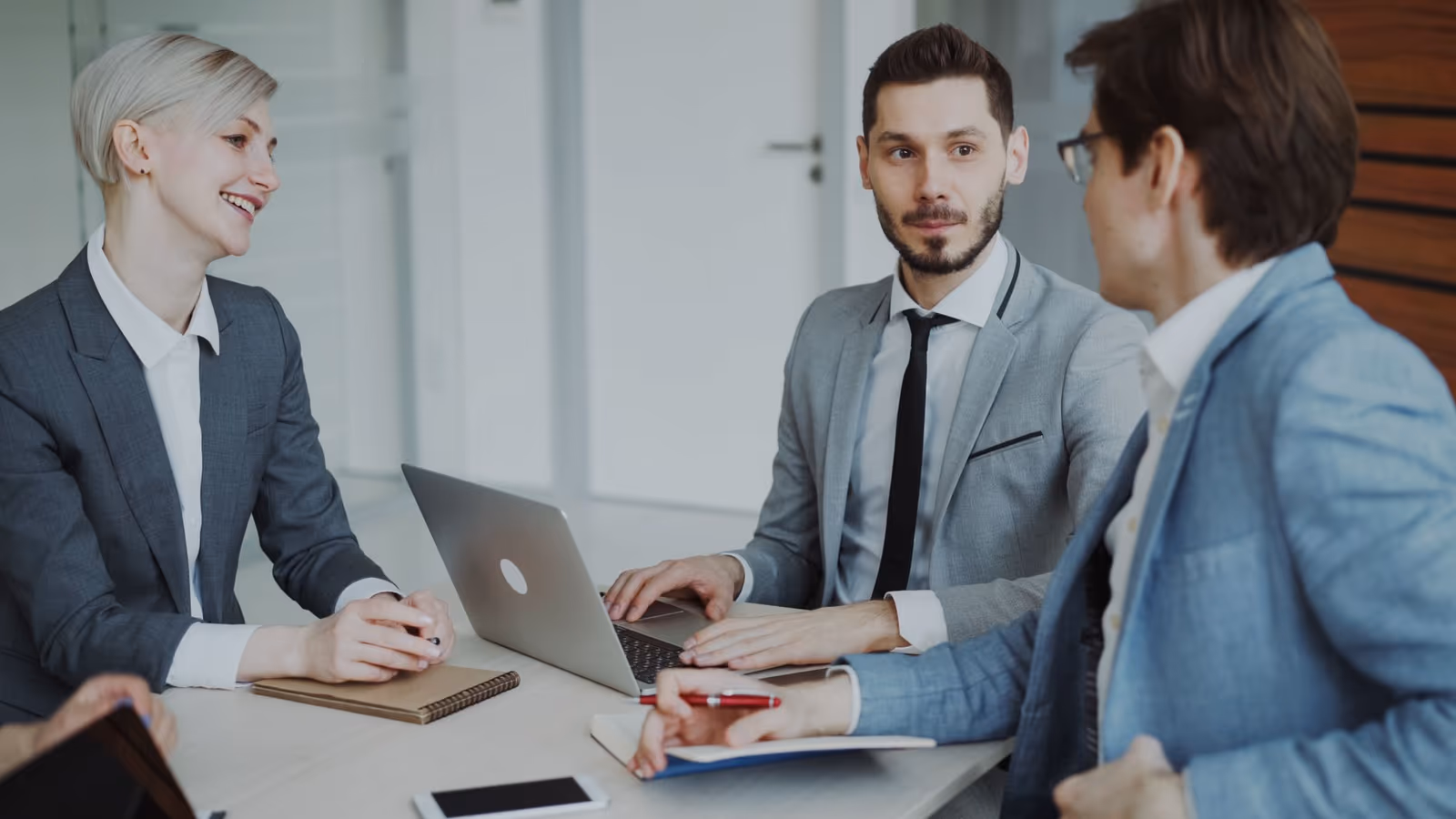 A senior operator working with a leadership team
