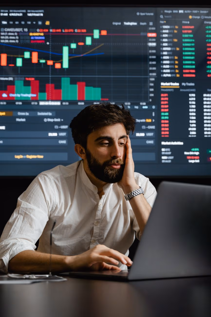 An analyst tracking data across screens